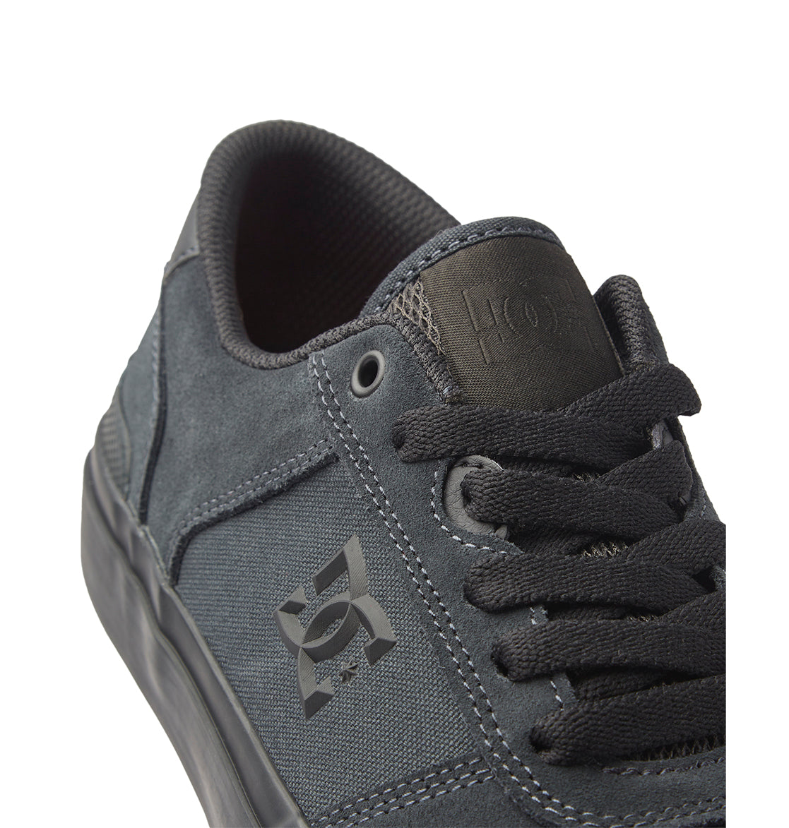adys300739_dcshoes_gbg-3.jpg
